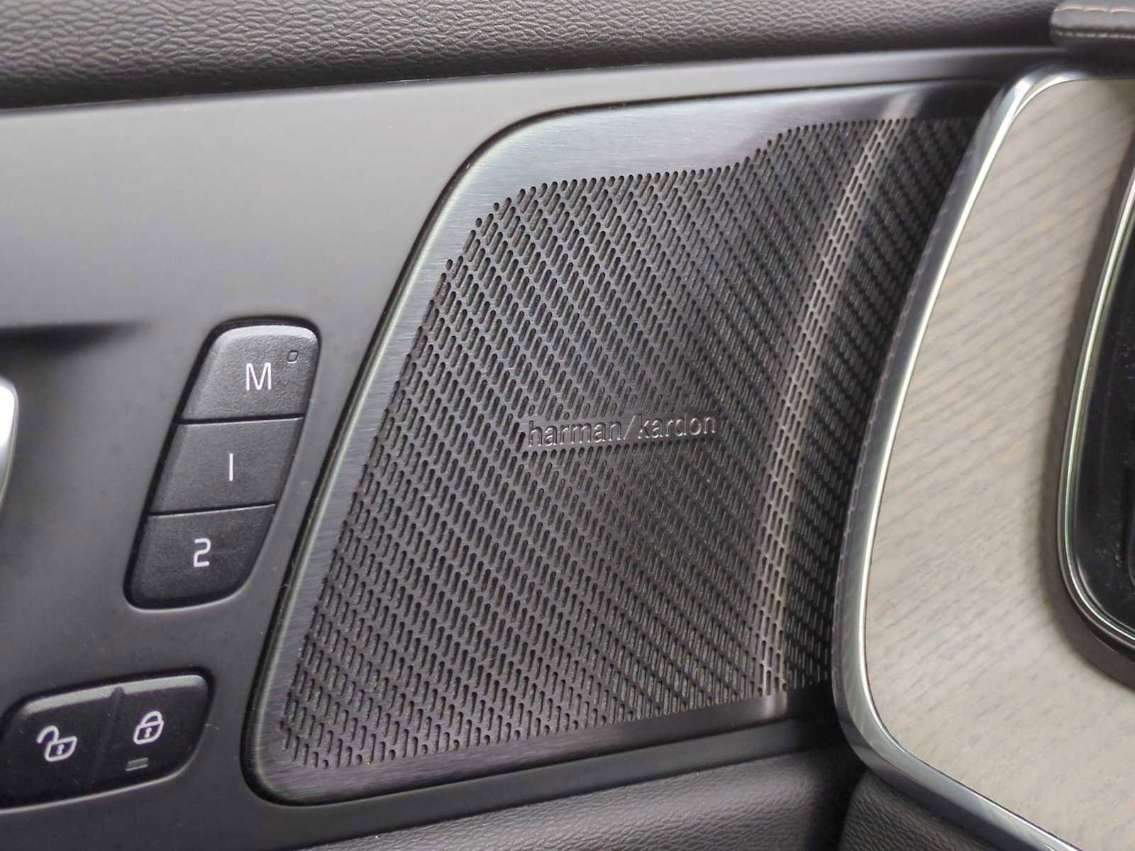 Used 2021 Volvo XC60 T5 Inscription image 32