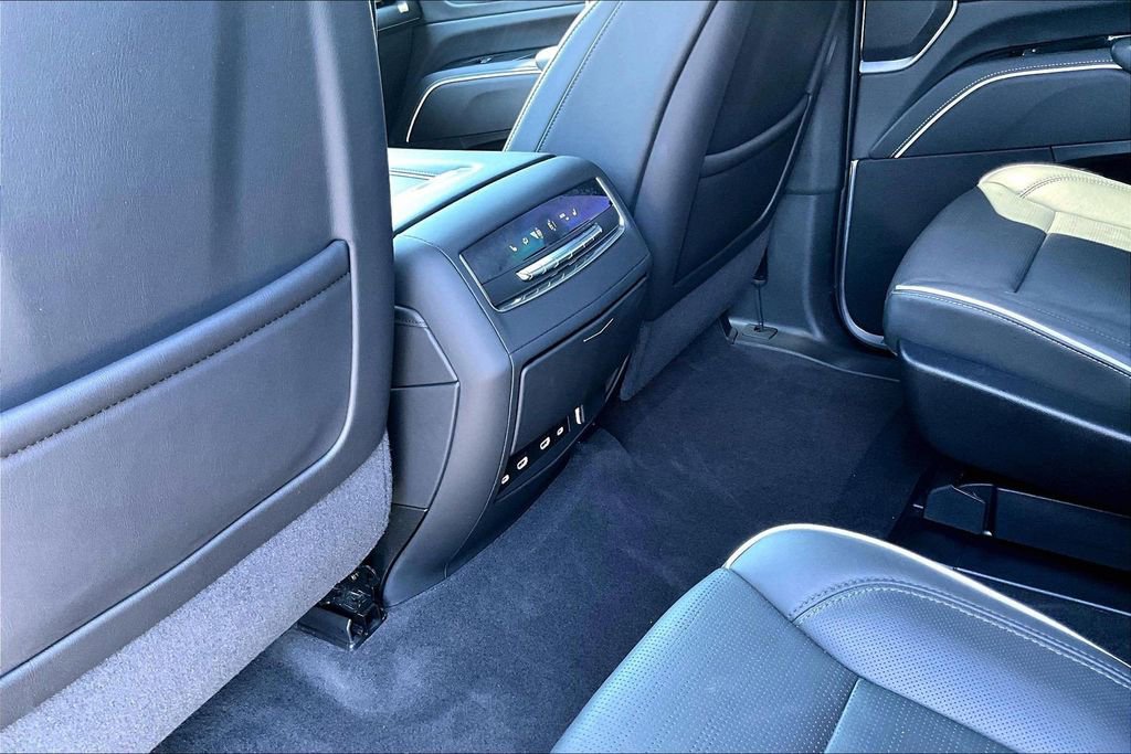 Used 2024 Cadillac Escalade ESV Premium Luxury w/ Performance Package RWD image 10