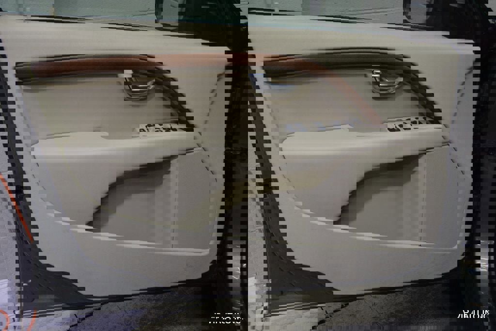 Used 2010 Volvo XC70 3.2 image 7