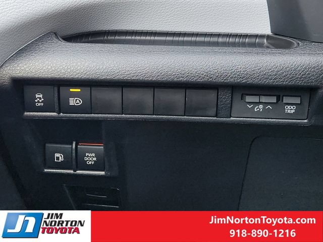 Used 2026 Toyota Sienna XLE FWD image 22