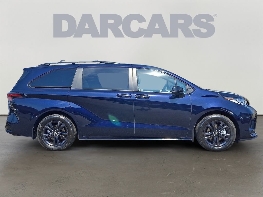 Used 2026 Toyota Sienna XSE image 4