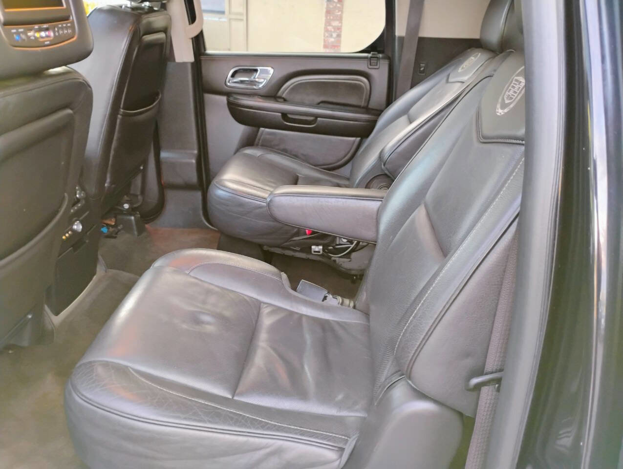 Used 2014 Cadillac Escalade ESV Platinum AWD/4WD image 10