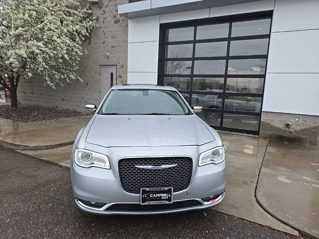 Used 2020 Chrysler 300 Limited AWD/4WD image 2