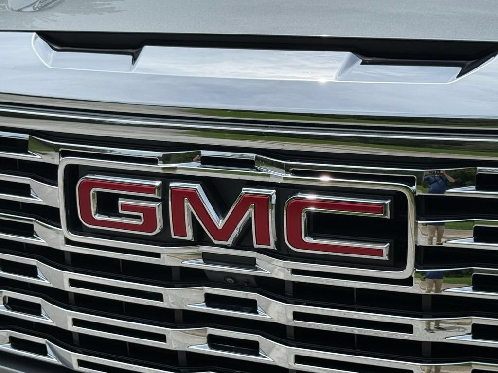 Used 2025 GMC Sierra 1500 Denali w/ Denali Reserve Package AWD/4WD image 8