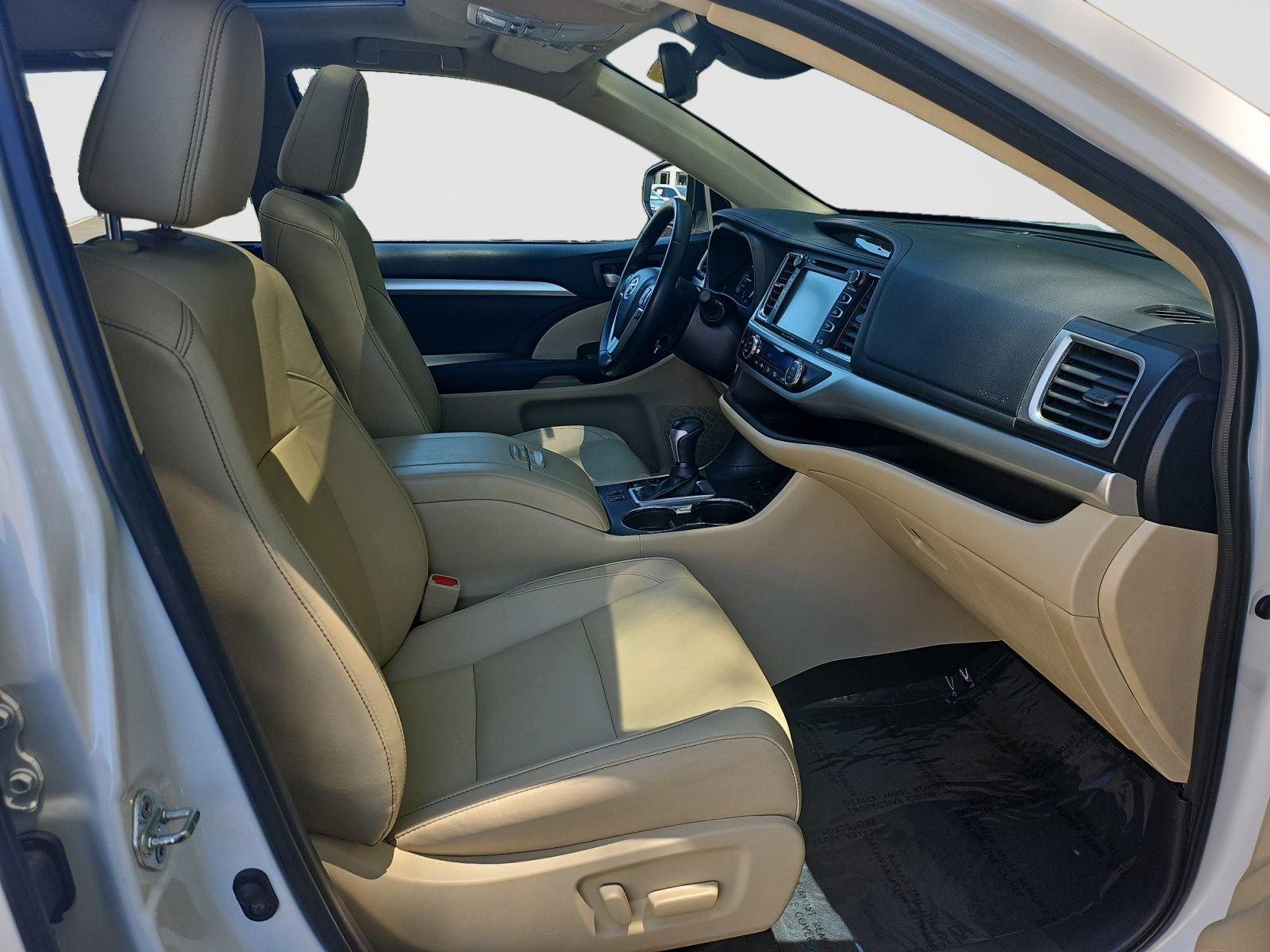 Used 2019 Toyota Highlander SE AWD/4WD image 11