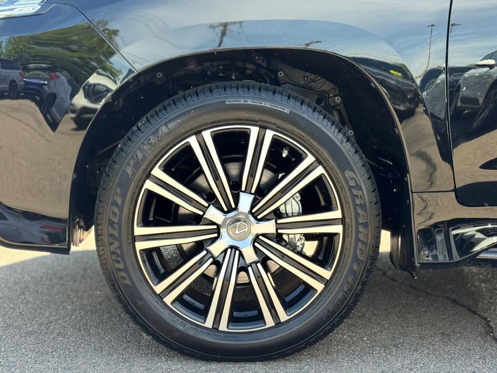 Used 2021 Lexus LX 570 4WD w/ Luxury Package image 11
