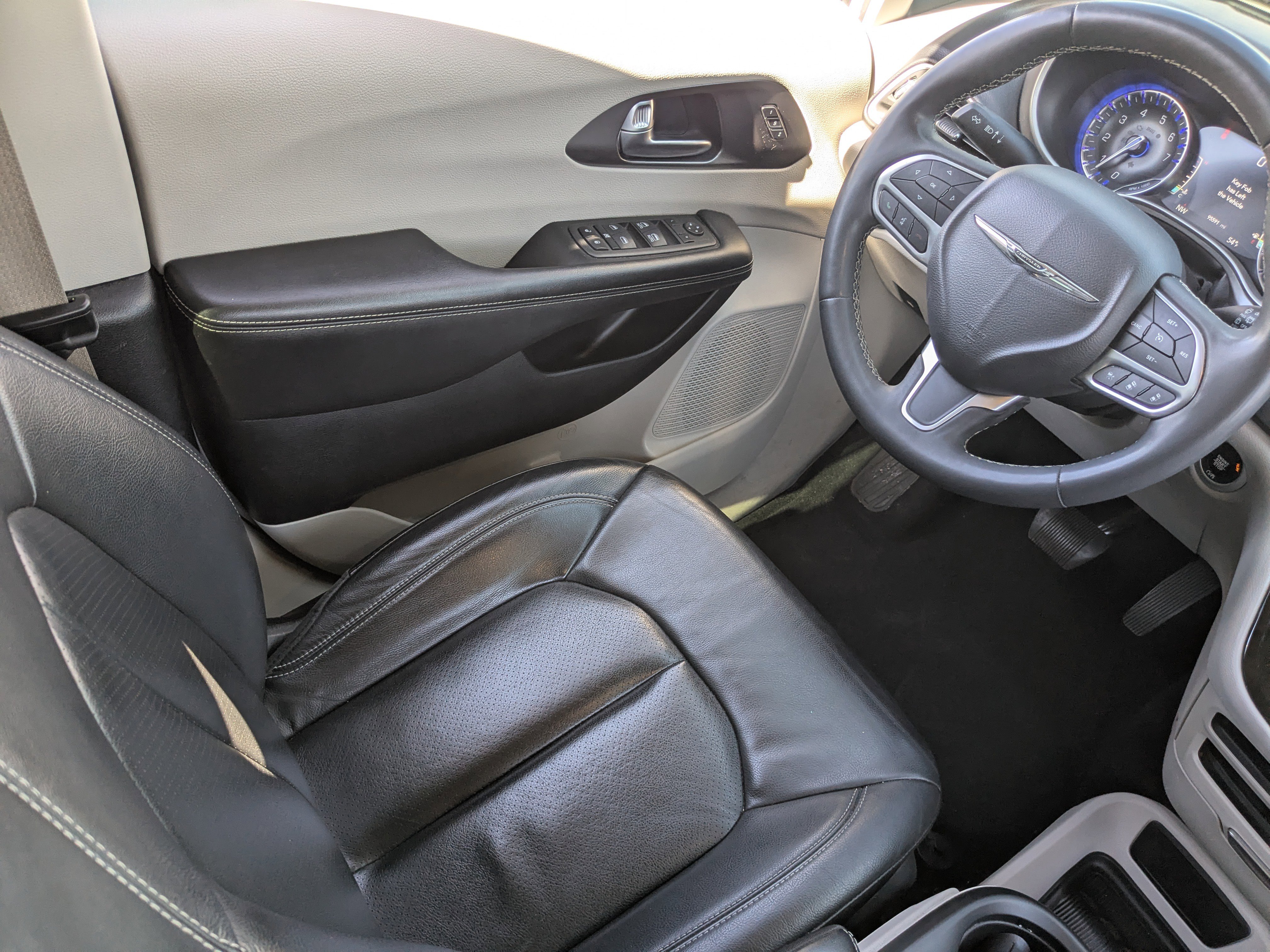 Used 2022 Chrysler Pacifica Touring-L image 14