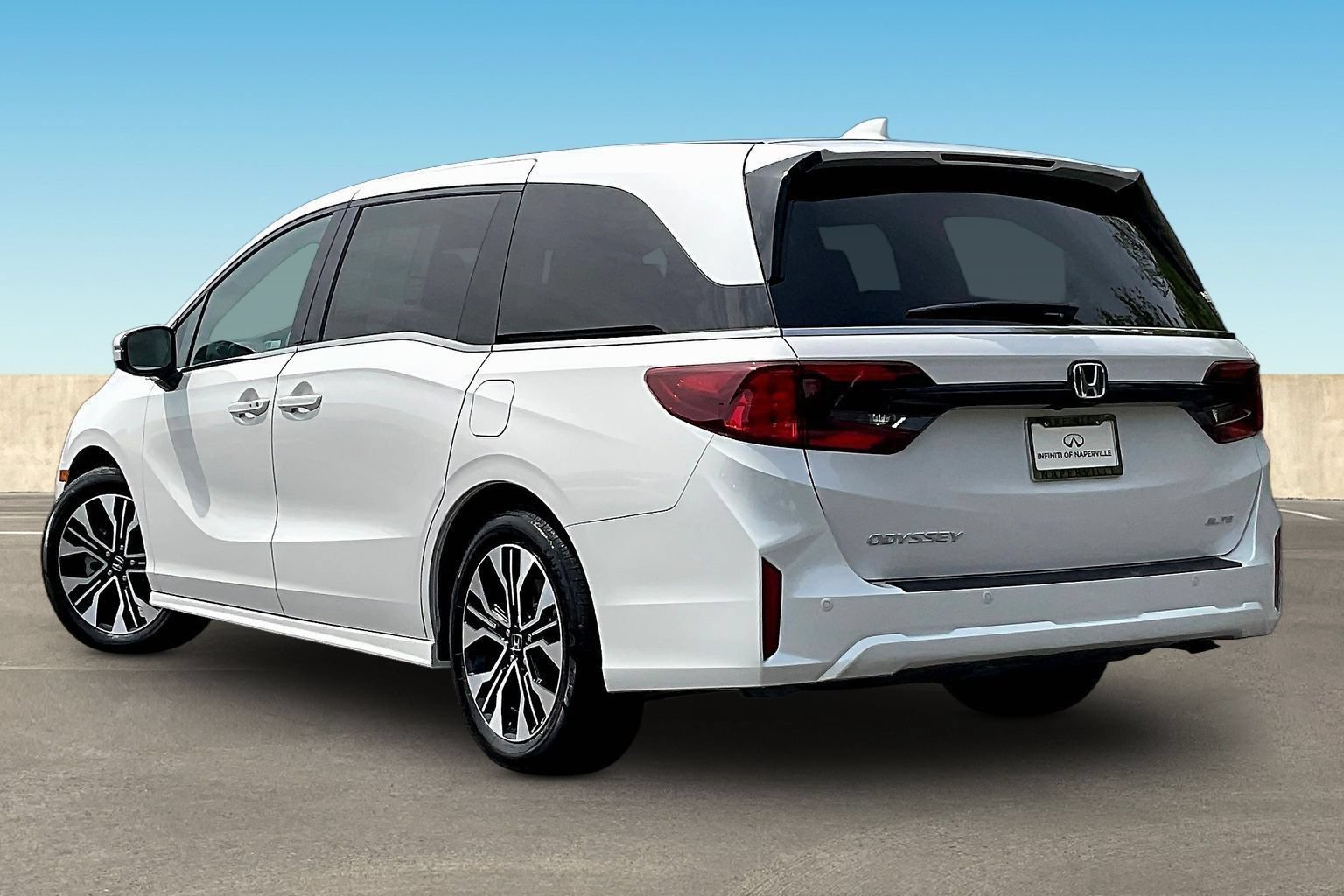 Used 2026 Honda Odyssey Elite image 4