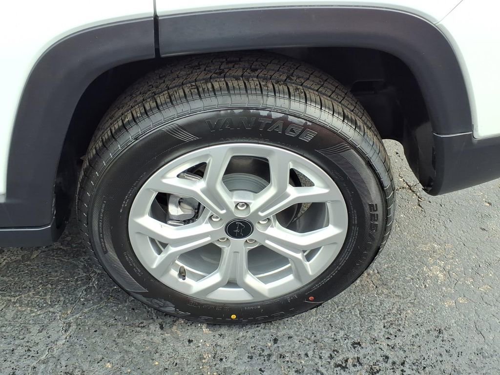 Used 2025 Jeep Compass Latitude AWD/4WD image 24