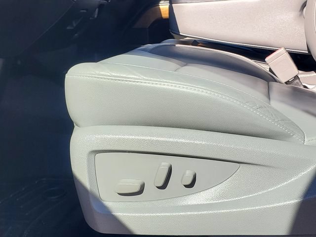 Used 2015 Chevrolet Silverado 1500 LTZ AWD/4WD image 11