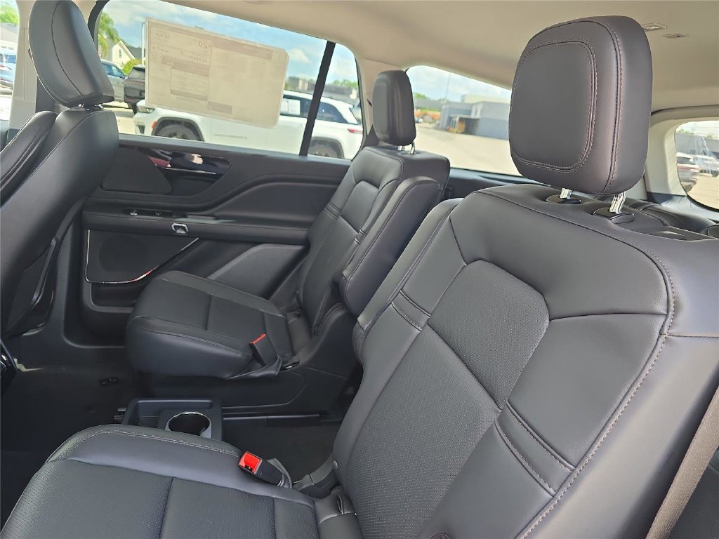 New 2026 Lincoln Aviator AWD image 12