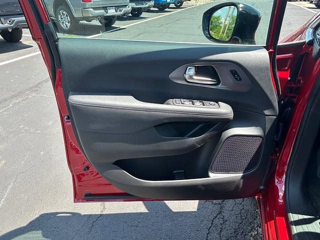New 2025 Chrysler Pacifica Select FWD image 10