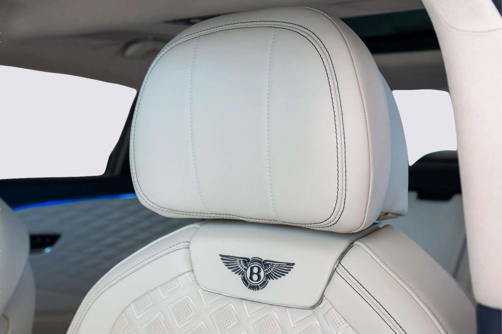 Used 2023 Bentley Flying Spur Azure AWD/4WD image 17