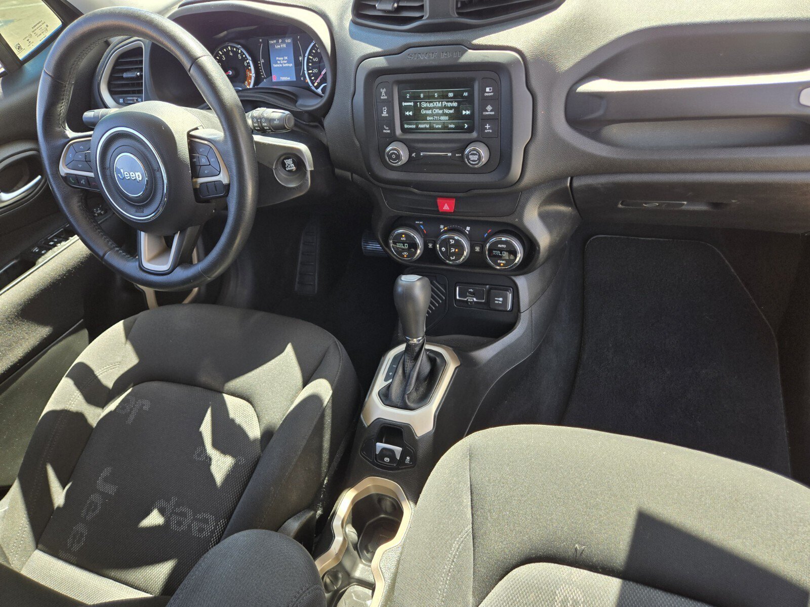 Used 2016 Jeep Renegade Latitude w/ Popular Equipment Group FWD image 13