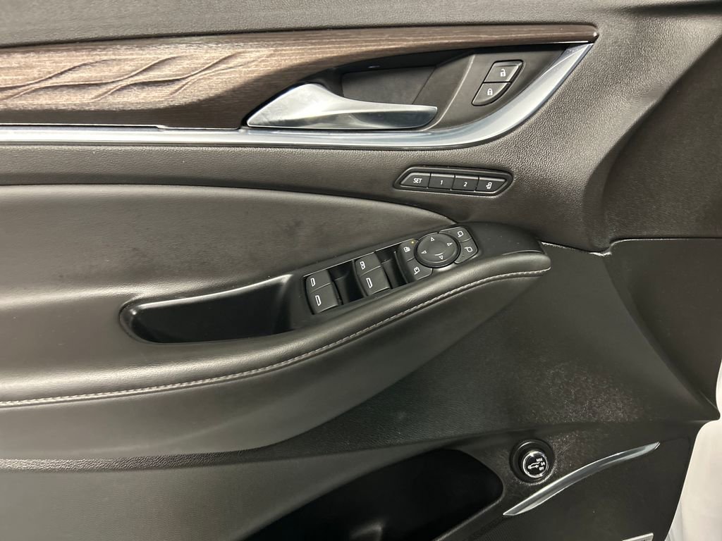 Used 2024 Buick Enclave Avenir w/ Avenir Technology Package image 14