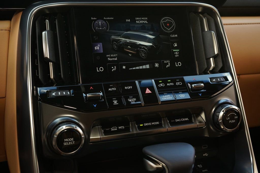 Used 2026 Lexus LX 600 4WD w/ Appearance Package image 18