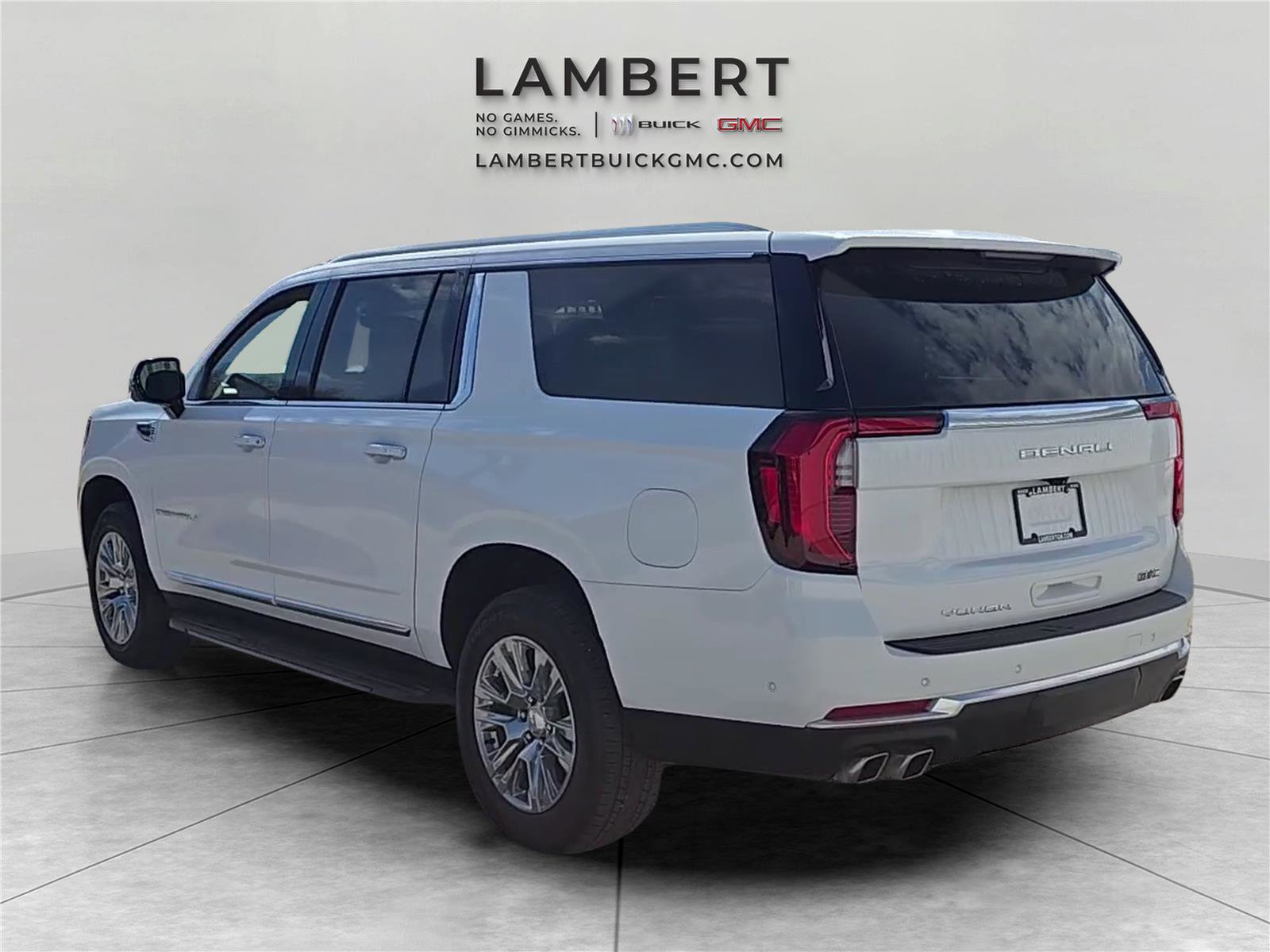 Used 2025 GMC Yukon XL Denali AWD/4WD image 3