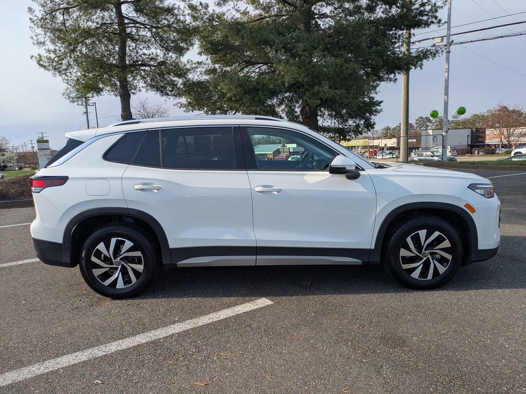 Certified 2025 Volkswagen Tiguan S image 3