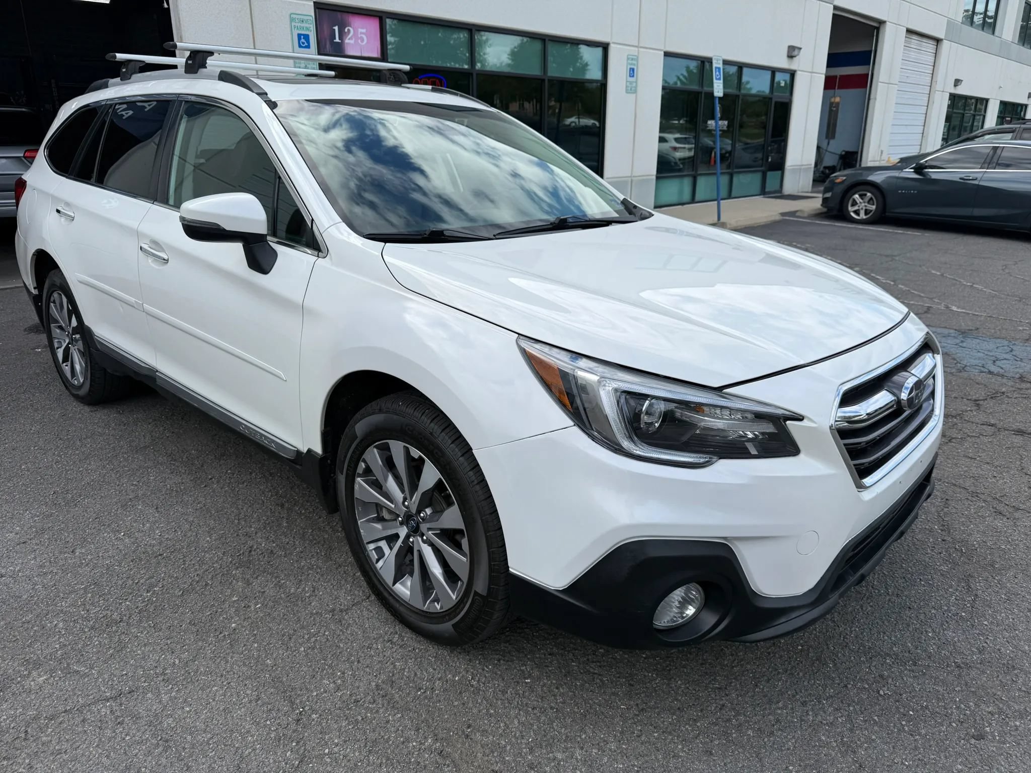 Used 2019 Subaru Outback 3.6R Touring AWD/4WD image 8