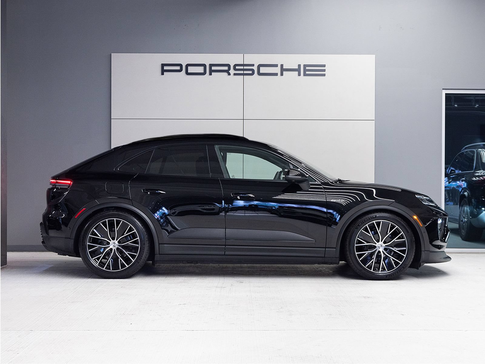Certified 2026 Porsche Macan 4 Electric AWD/4WD image 8