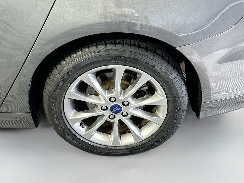 Used 2017 Ford Fusion SE image 28