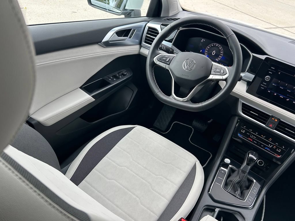 New 2026 Volkswagen Taos SE FWD image 8