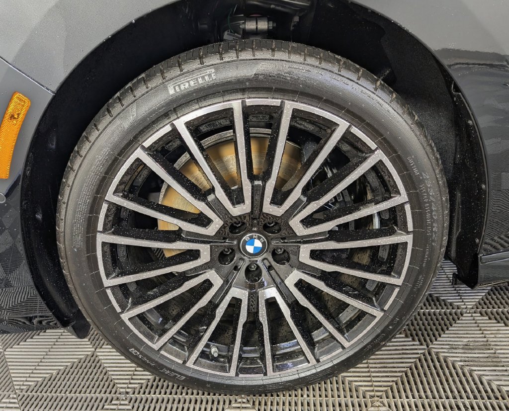 New 2027 BMW i7 xDrive60 w/ M Sport Professional Package AWD/4WD image 10