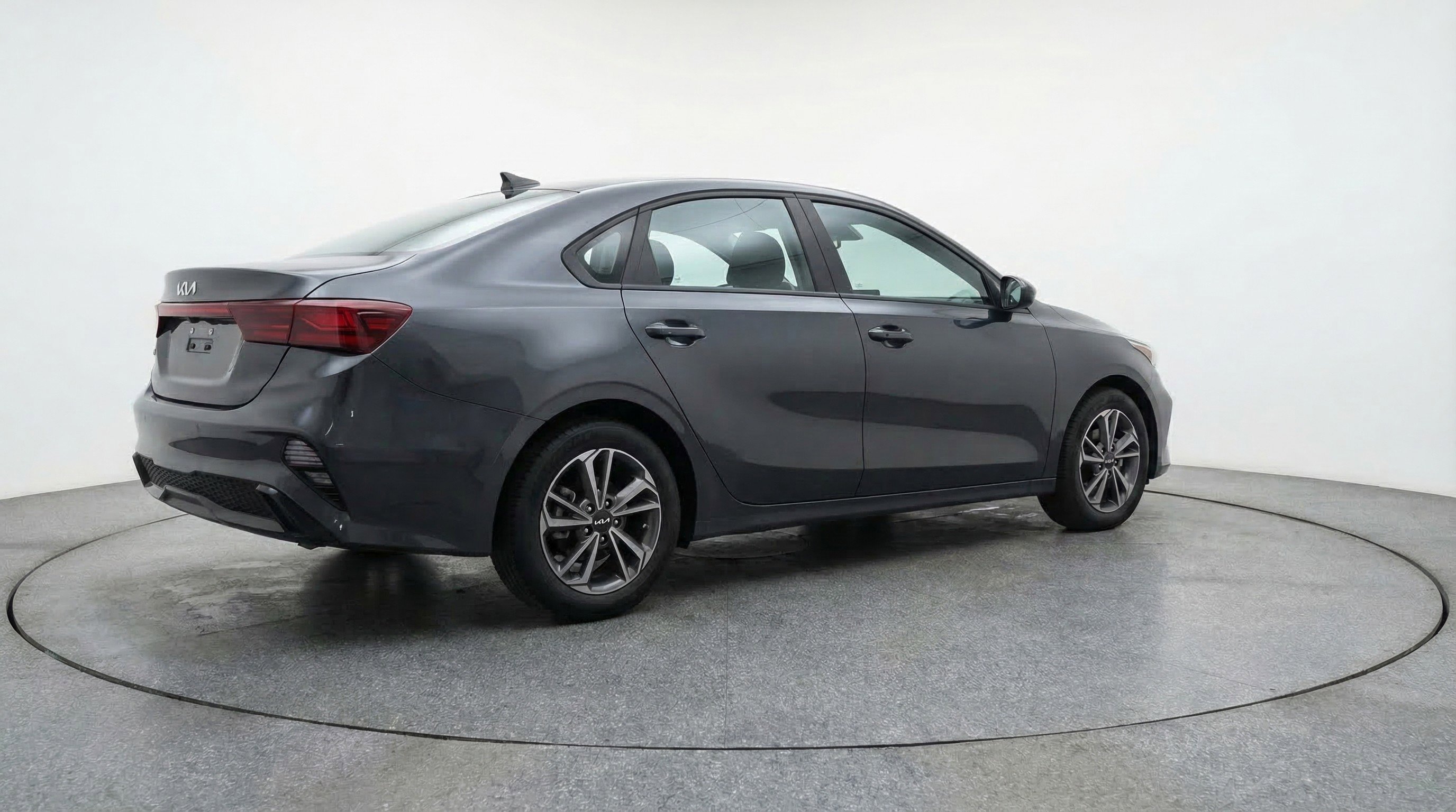 Used 2024 Kia Forte LXS image 9