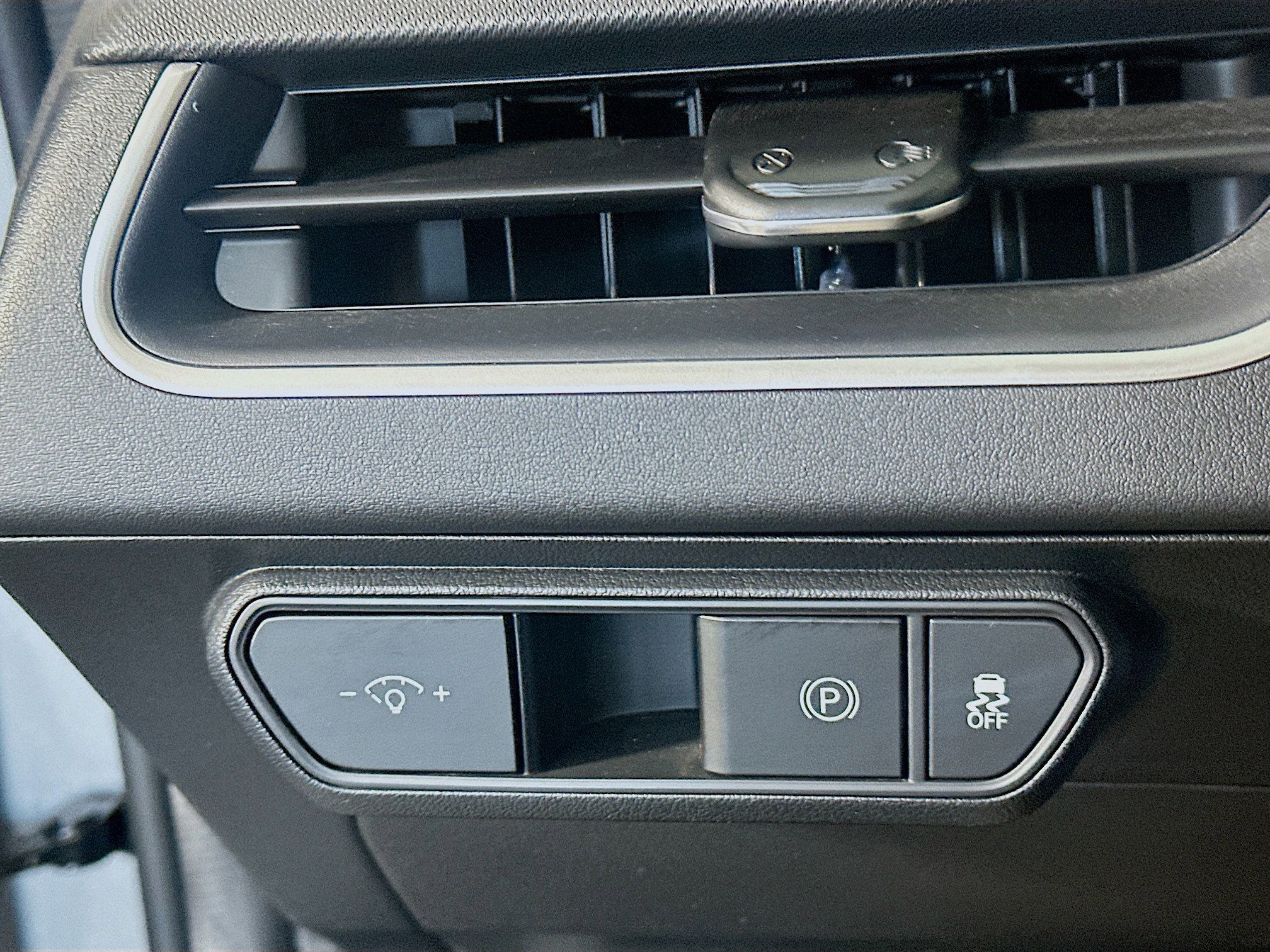 Used 2025 Kia K4 LXS image 16