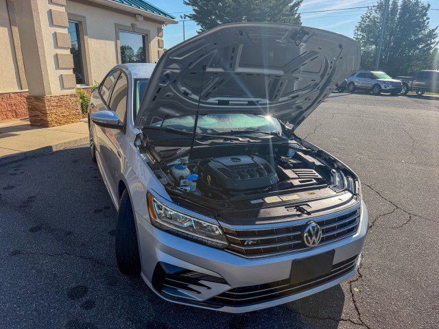 Used 2018 Volkswagen Passat 2.0T R-Line w/ R-Line Lighting Package FWD image 23