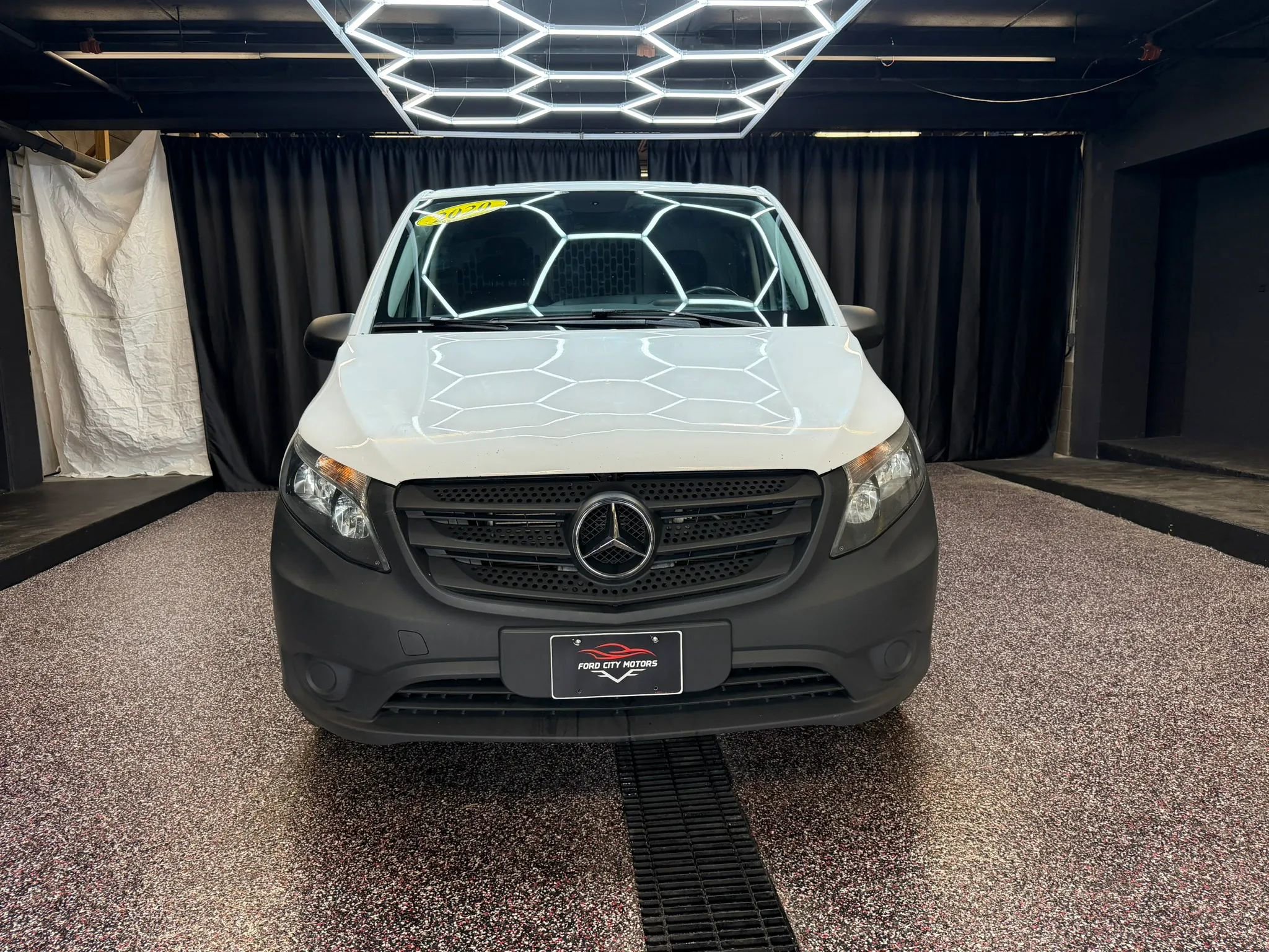 Used 2020 Mercedes-Benz Metris image 2