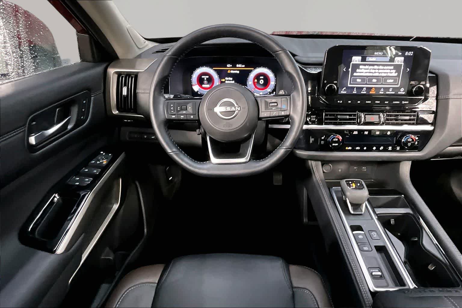 Used 2025 Nissan Pathfinder Platinum FWD image 6