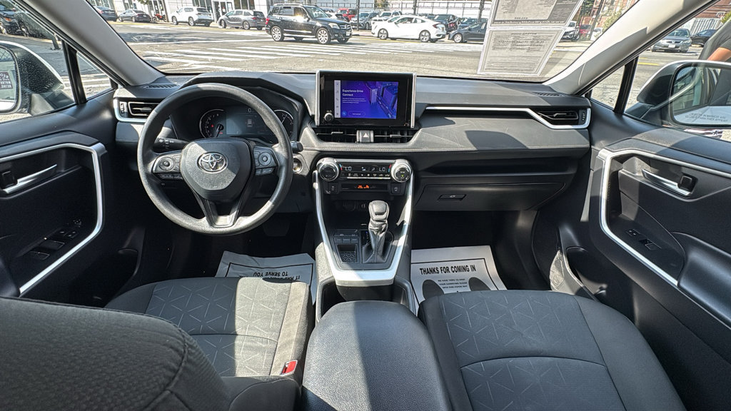 Used 2024 Toyota RAV4 XLE FWD image 27