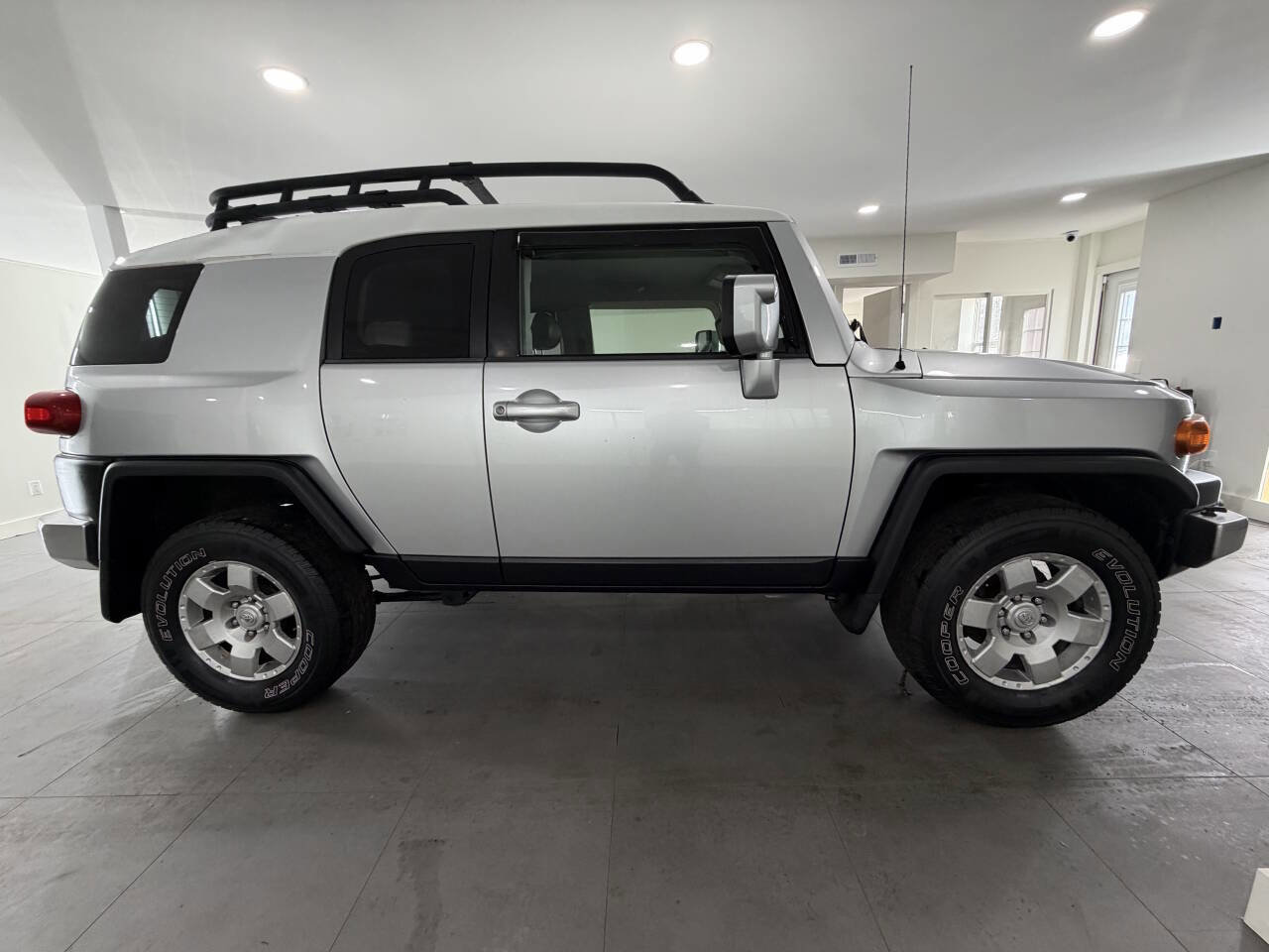 Used 2007 Toyota FJ Cruiser 4WD image 10