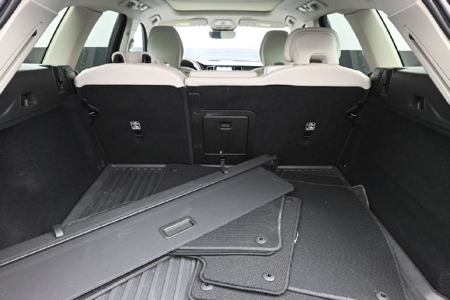 Used 2024 Volvo XC60 B5 Plus w/ Protection Package Premier AWD/4WD image 29