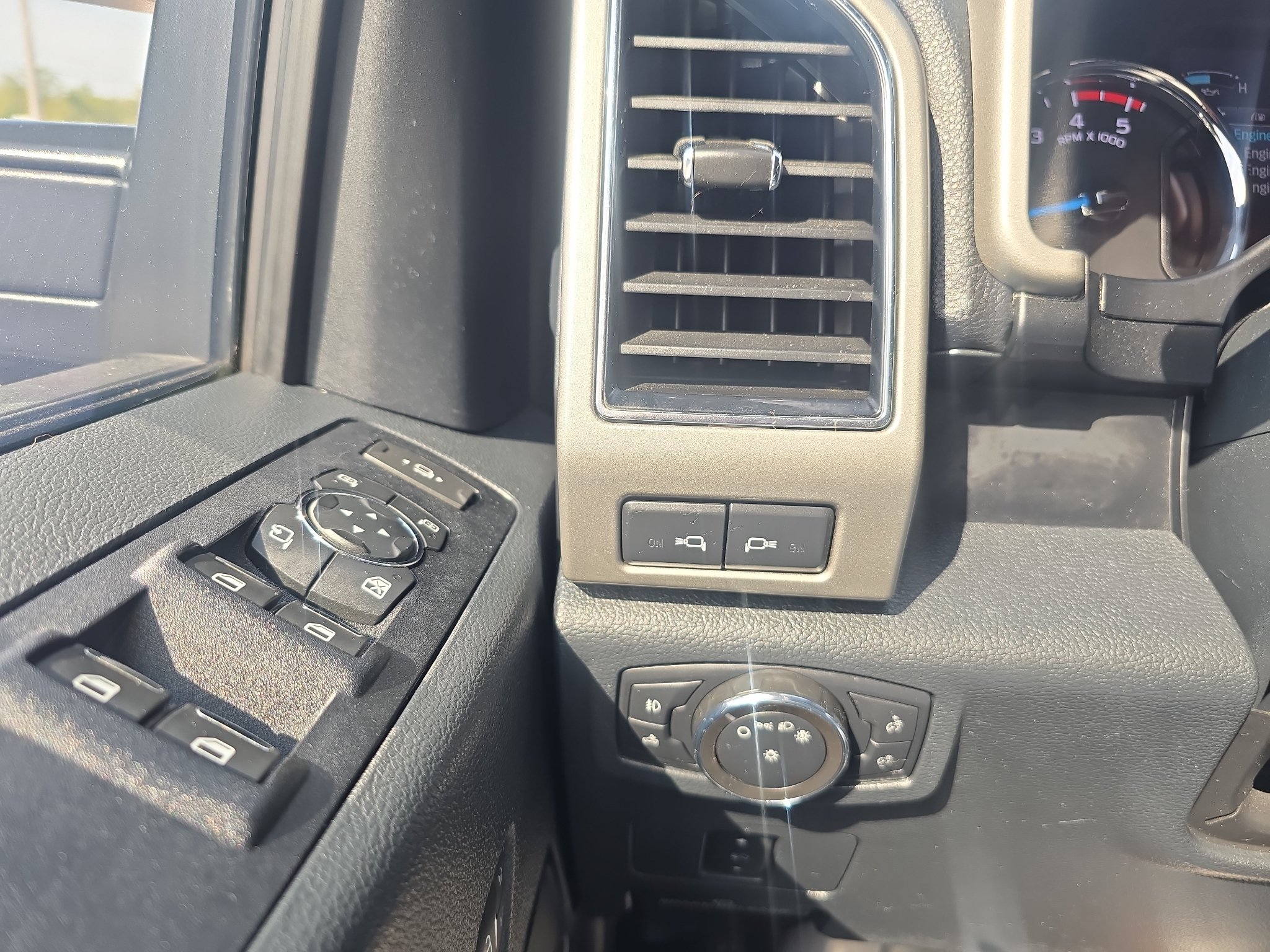 Used 2022 Ford F350 Lariat w/ Chrome Package AWD/4WD image 25
