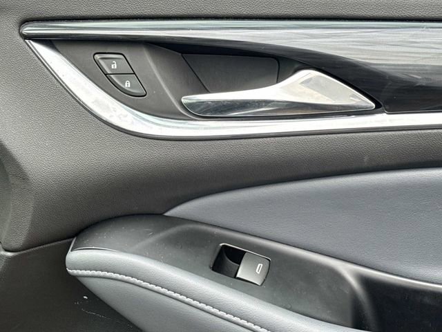 Used 2023 Buick Enclave Essence image 18