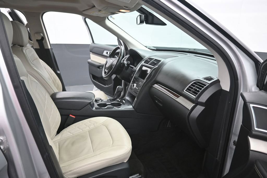 Used 2017 Ford Explorer Platinum AWD/4WD image 16