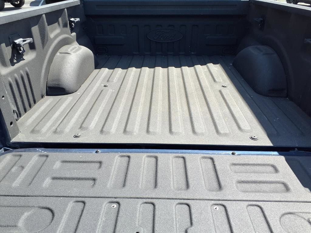 Used 2017 Ford F150 Platinum w/ Equipment Group 701A Luxury AWD/4WD image 30