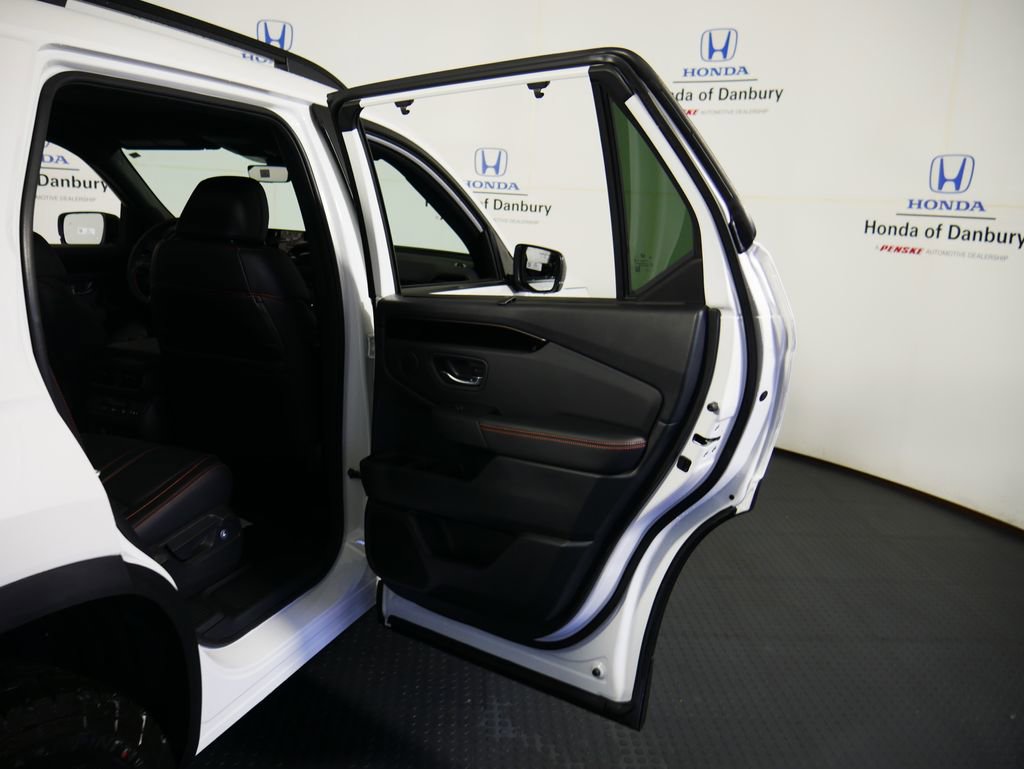 New 2026 Honda Pilot TrailSport image 6