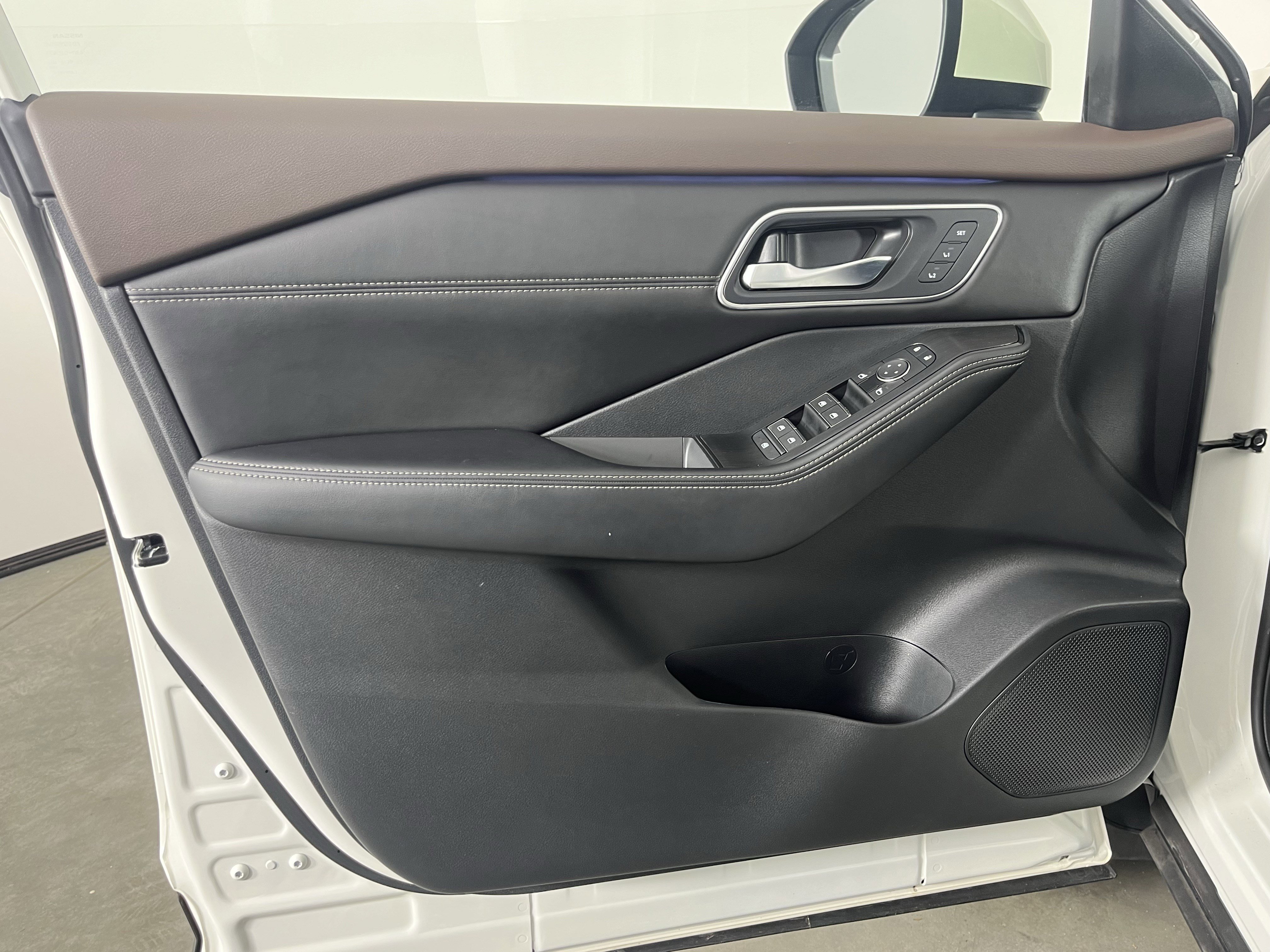 Used 2023 Nissan Rogue Platinum image 18