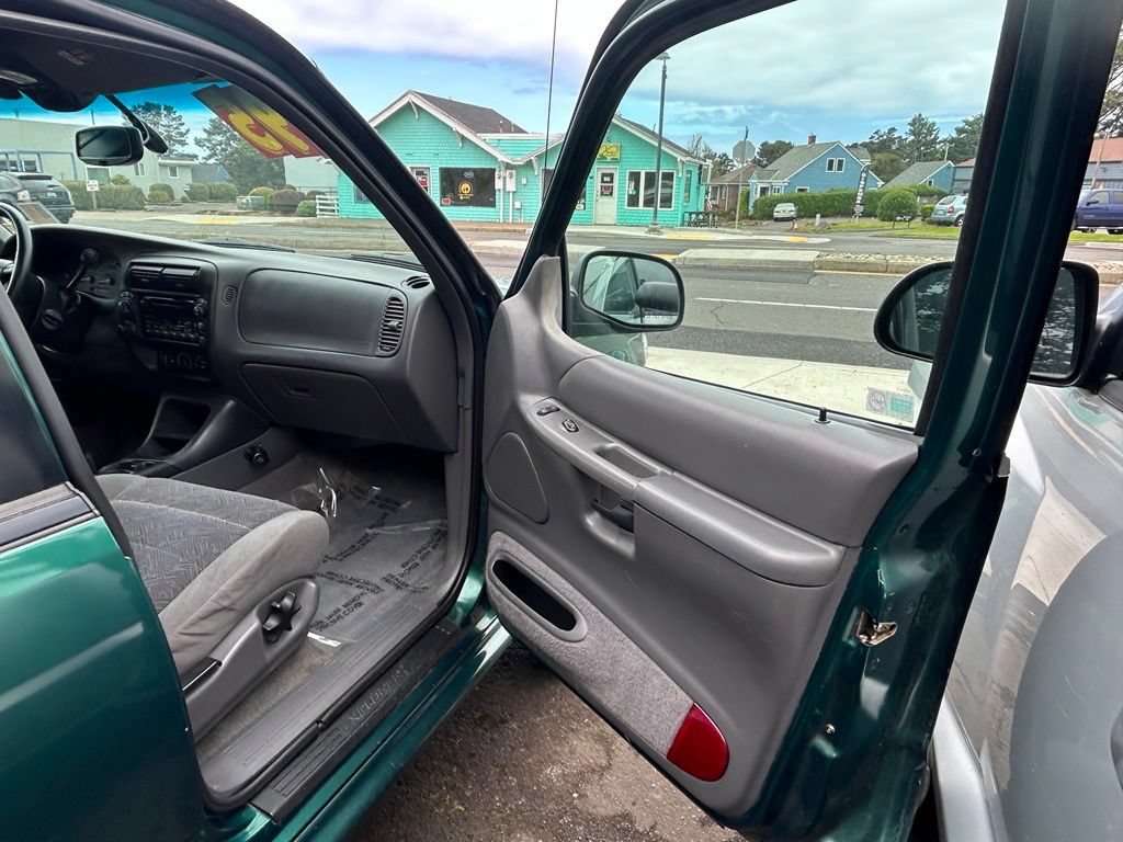 Used 2001 Ford Explorer XLT AWD/4WD image 25