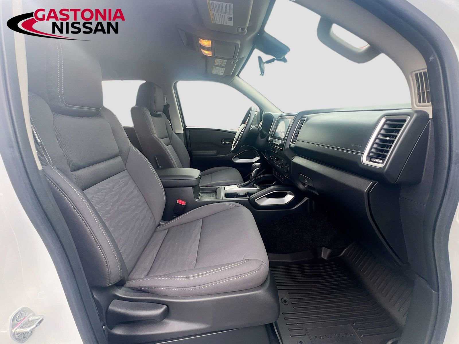 Used 2024 Nissan Frontier SV w/ Technology Package image 36