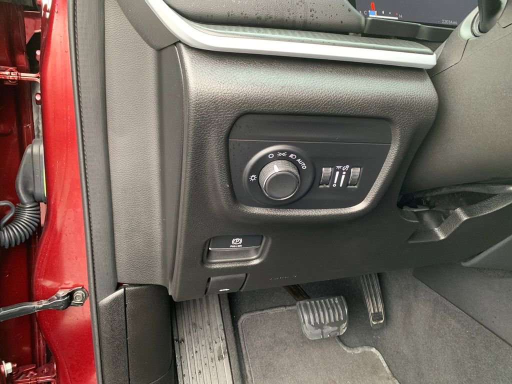 Used 2024 Jeep Grand Cherokee Altitude image 30