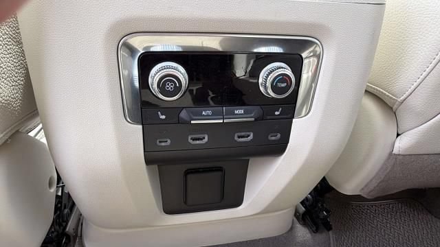 Used 2023 GMC Yukon Denali w/ Advanced Technology Package AWD/4WD image 36