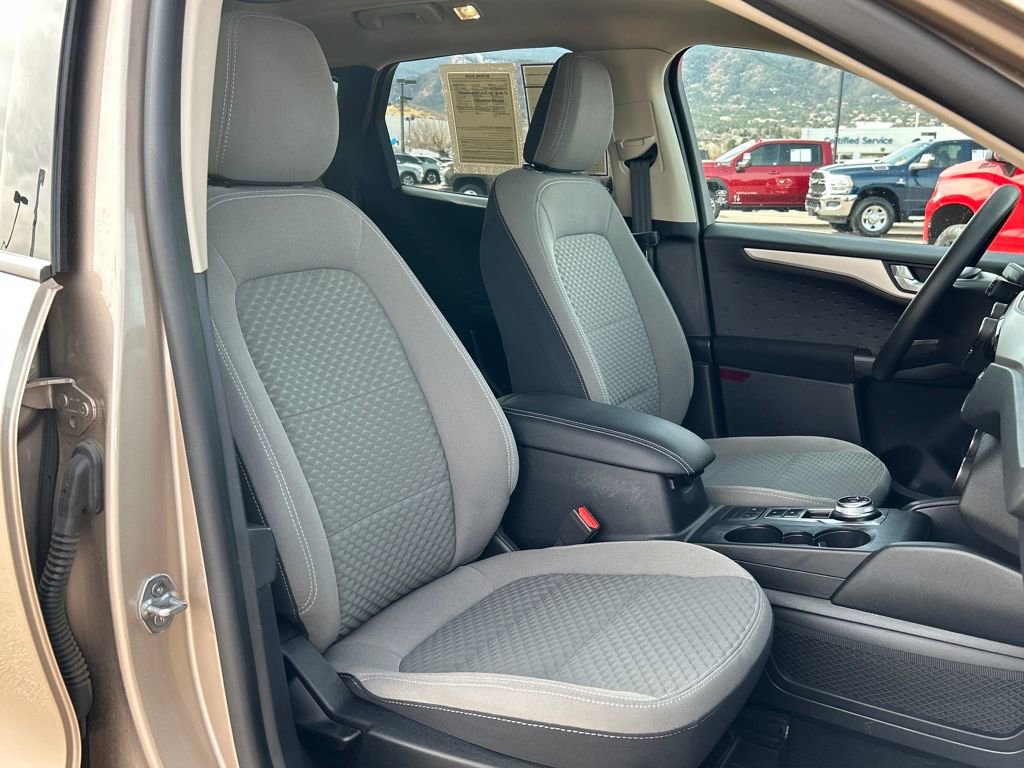 Used 2020 Ford Escape SE image 18