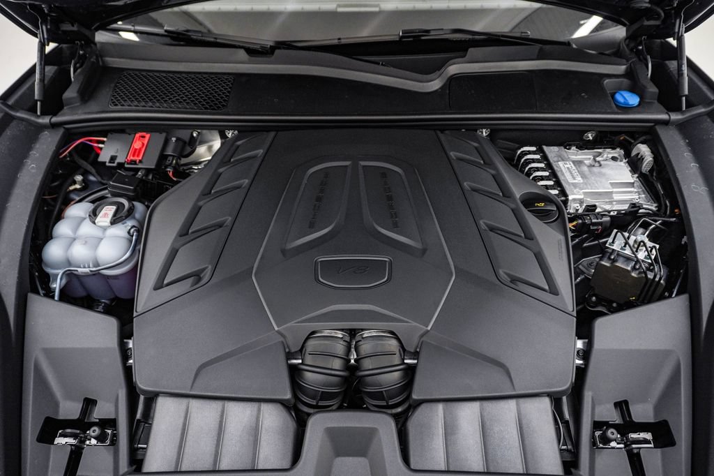 New 2026 Porsche Cayenne GTS AWD/4WD image 29
