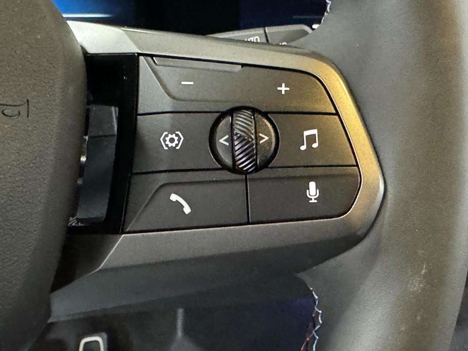 New 2026 BMW iX M70 image 31