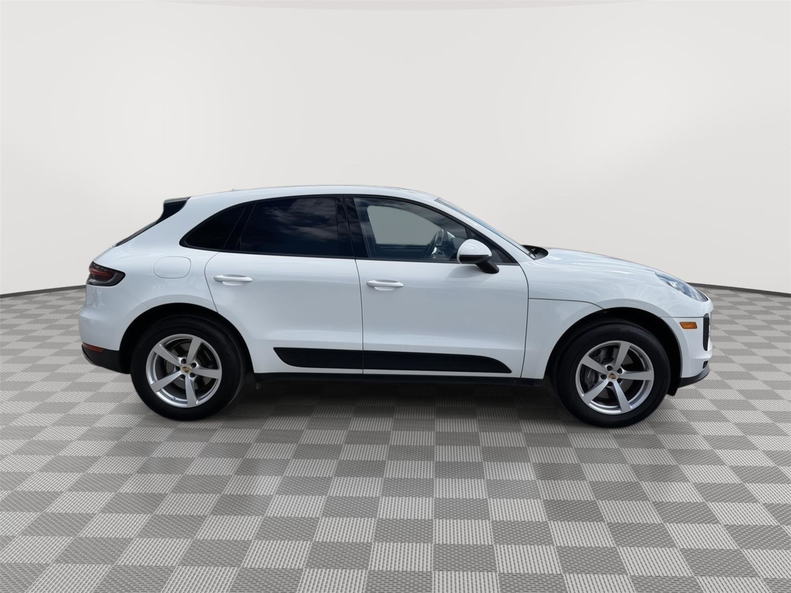 Used 2021 Porsche Macan w/ Premium Package AWD/4WD image 8