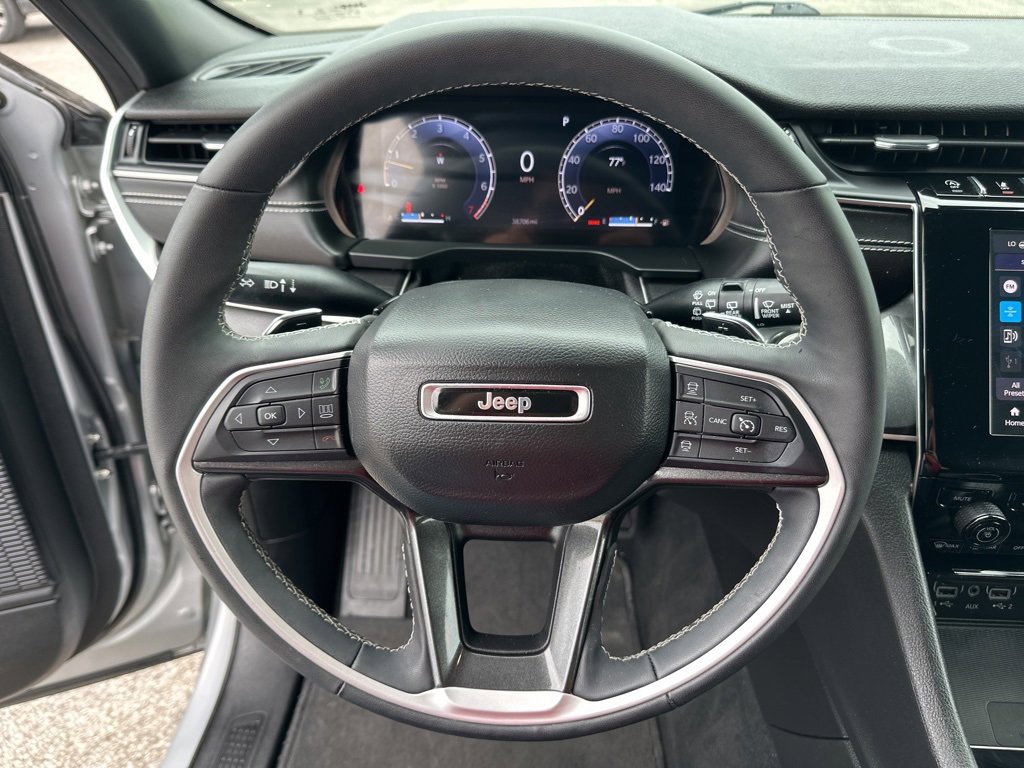 Used 2023 Jeep Grand Cherokee L Laredo image 28